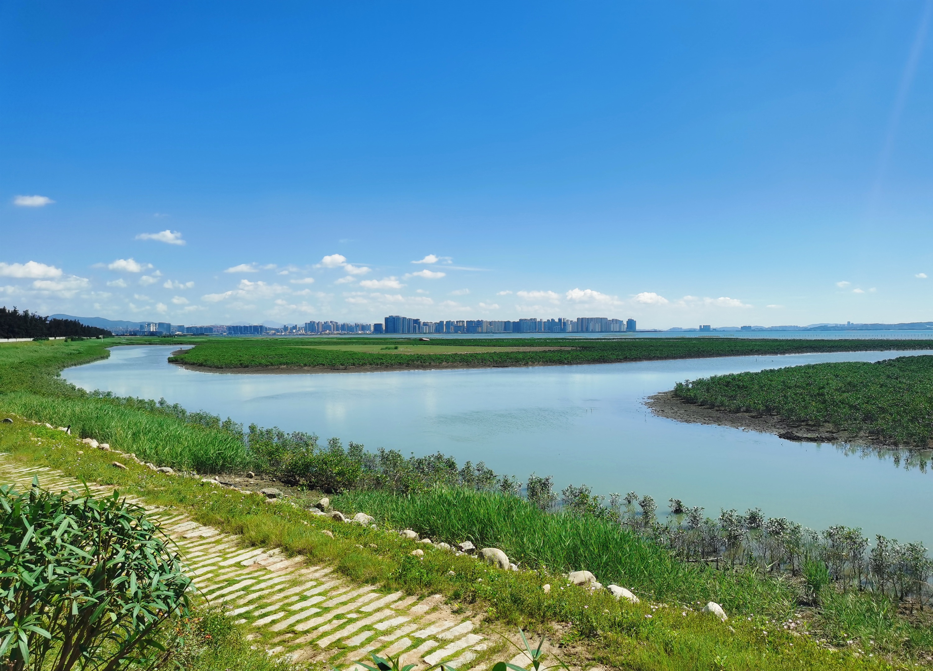 01陸海共治，構建生態(tài)友好環(huán)境.jpg
